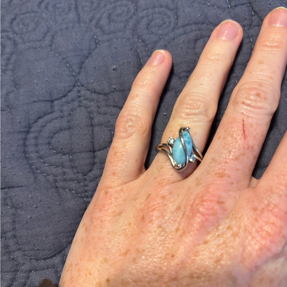 Elegant Silver and Blue Marahlago Ring